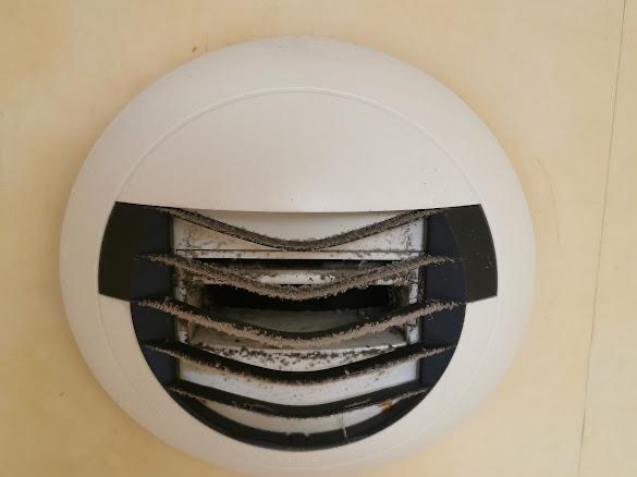 Grille d’aération avant nettoyage