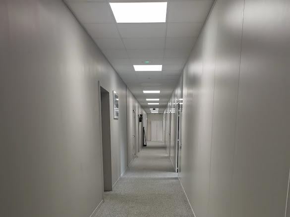 Couloir et moquette entretenus