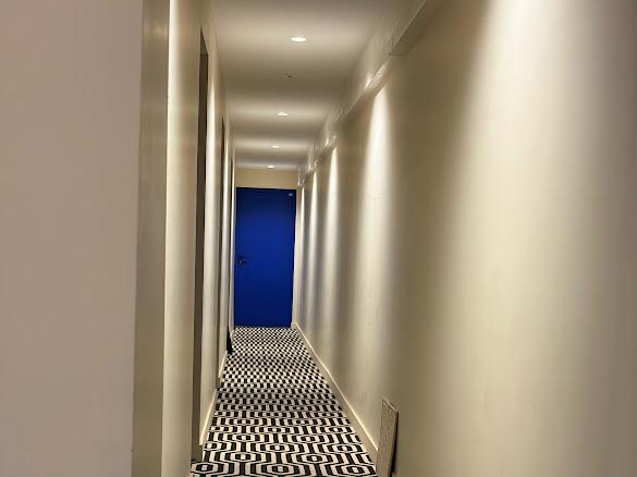 Couloir et moquette entretenus