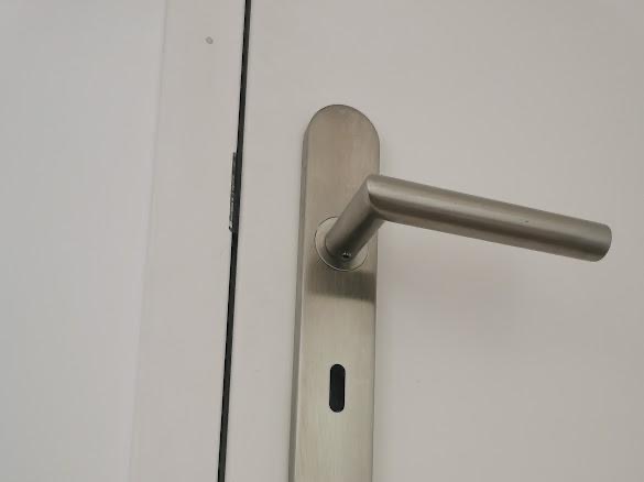 Poignée de porte après nettoyage