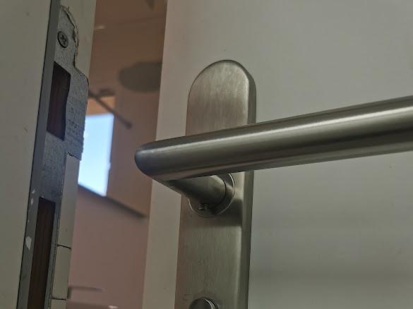 Poignée de porte avant nettoyage